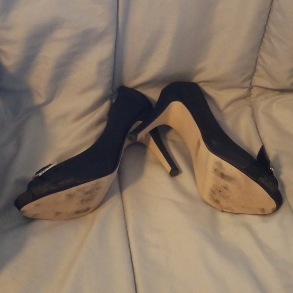 Black heels - Picture 3 of 8